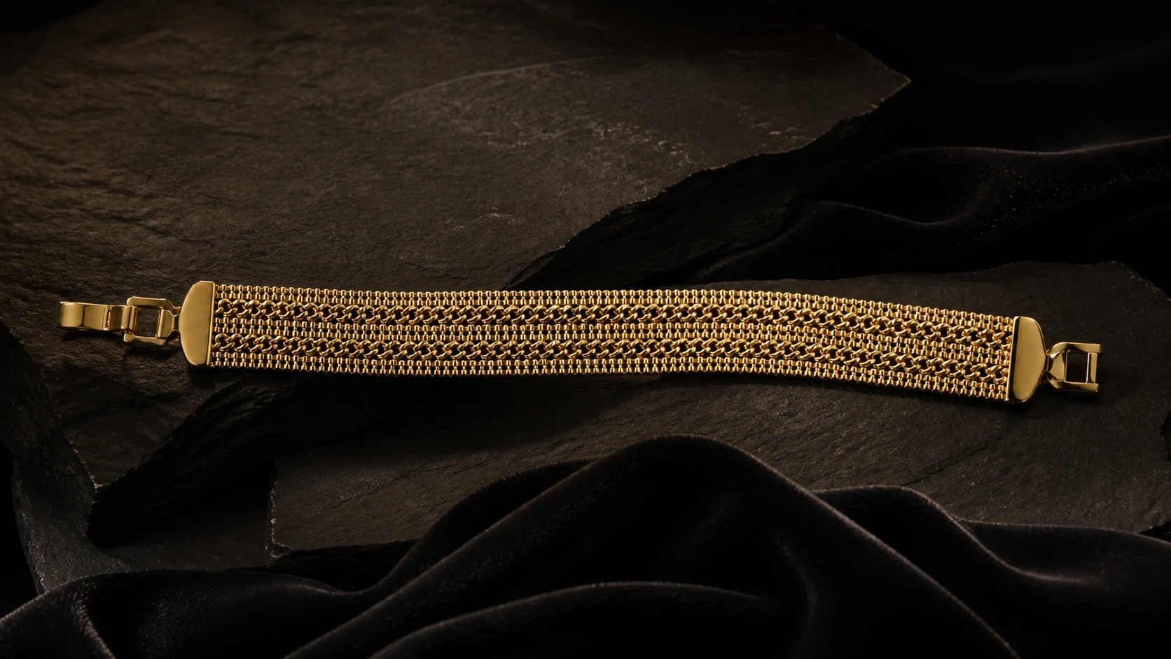 Pulsera ancha de múltiples cadenas doradas