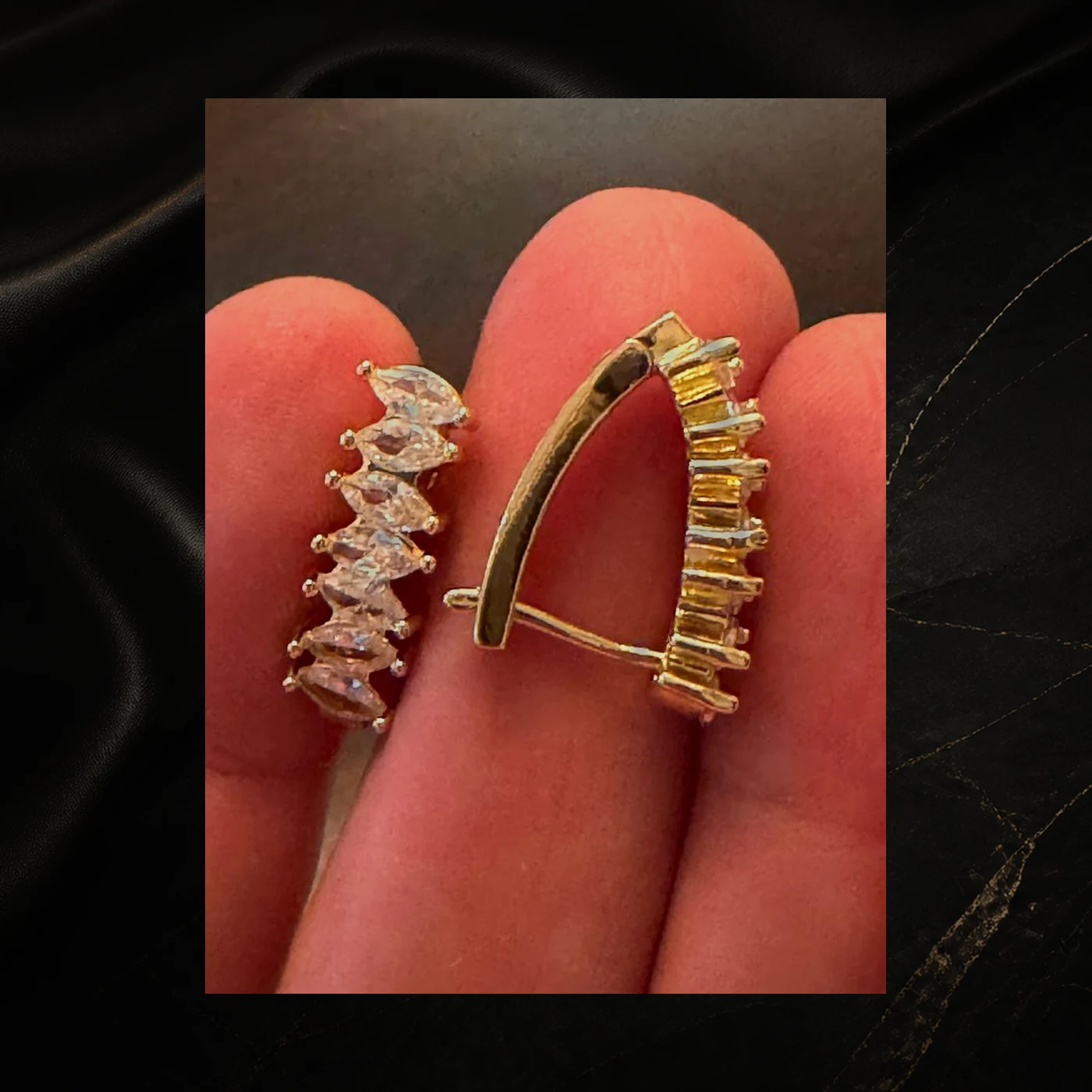 Aros dorados en espiga con cristales de corte marquesa