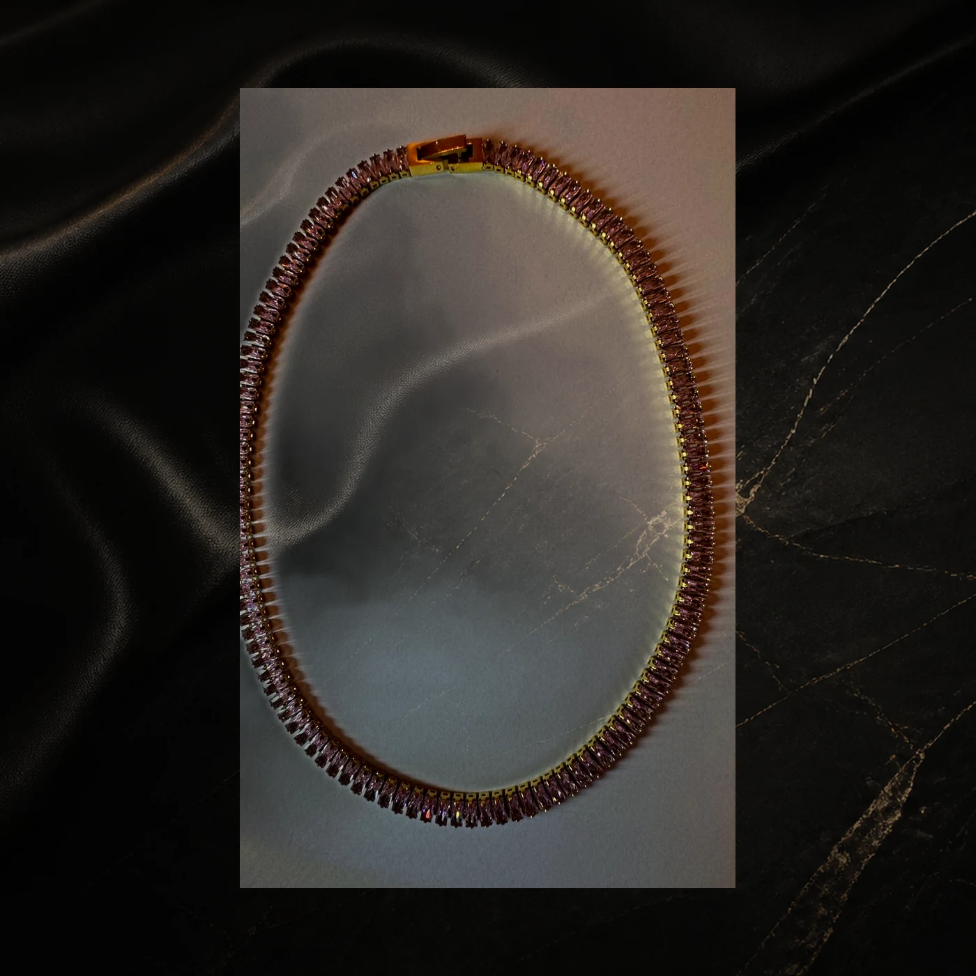 Collar de línea continua y brillo cálido rosado